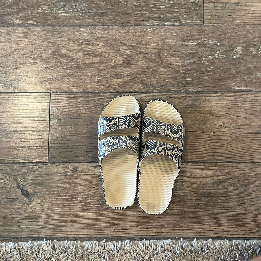 Snack print sandals - Freedom Moses is the brand